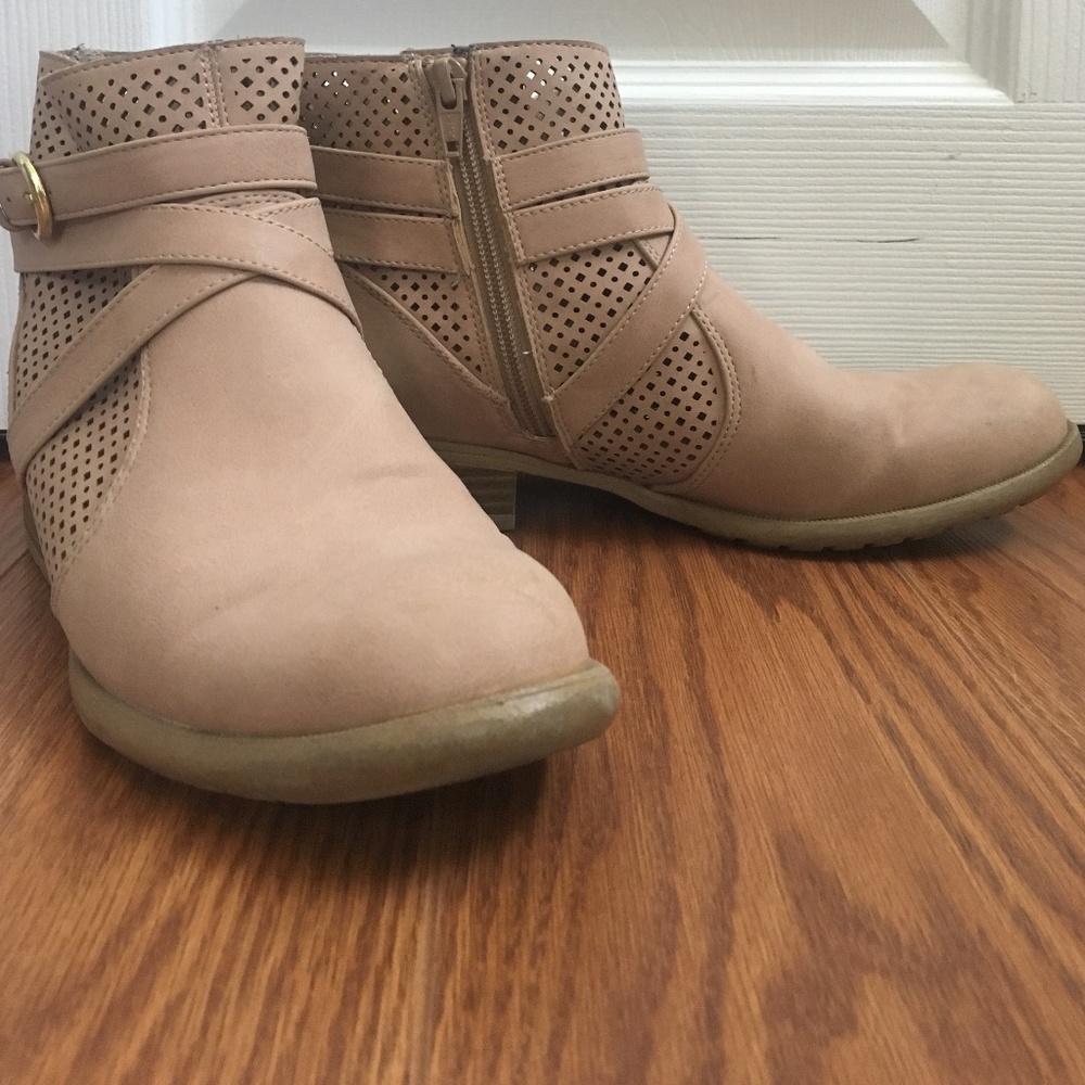 Life Stride Size 7.5 US Nude Boots